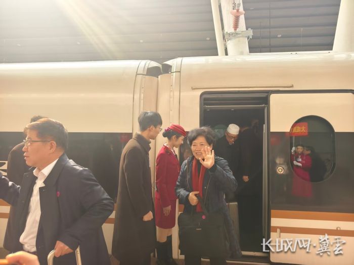 ��ϯȫ������ĺӱ�����ίԱ½���־�����